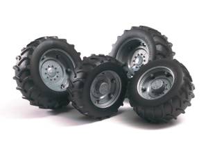 Produktabbildung Bruder Profi-Serie Zwillingsbereifung mit silbernen Felgen für Traktor Serie 020